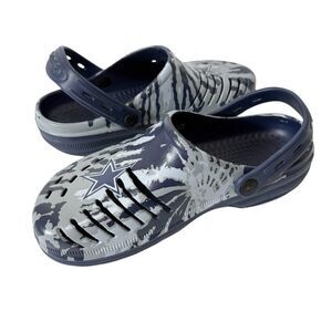Foco Mens Dallas Cowboys NFL Team Logo Tie-Dye Strap Gray Blue Clog Small 7-8